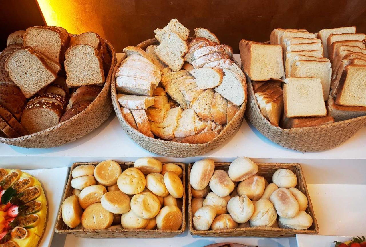 Antay Hotel & Spa Arica Esterno foto Assorted breads