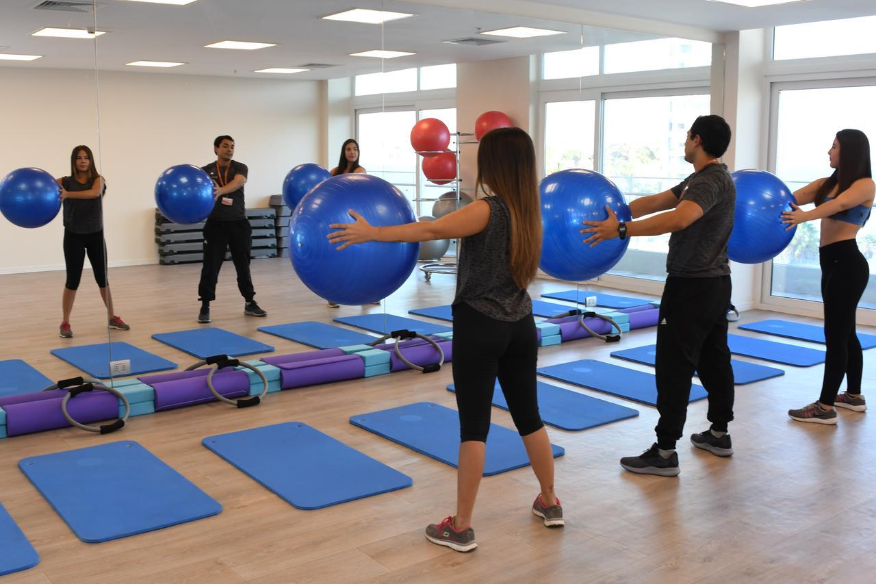 Antay Hotel & Spa Arica Esterno foto A Pilates class